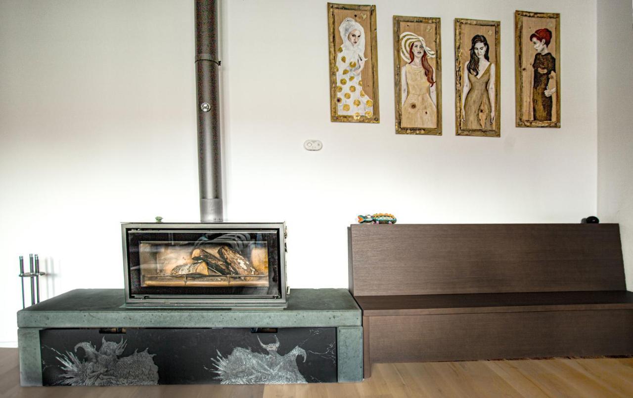 Contemporary Apartment With Fireplace & Terrace Banska Bystrica Exterior photo
